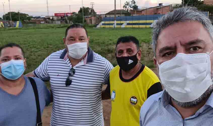 Vereador Fogaça vai ao Conjunto Jamari verificar situação de área de lazer