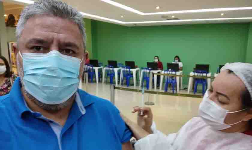 Vereador Fogaça toma terceira dose de vacina contra Covid e incentiva população a buscar proteção imunológica