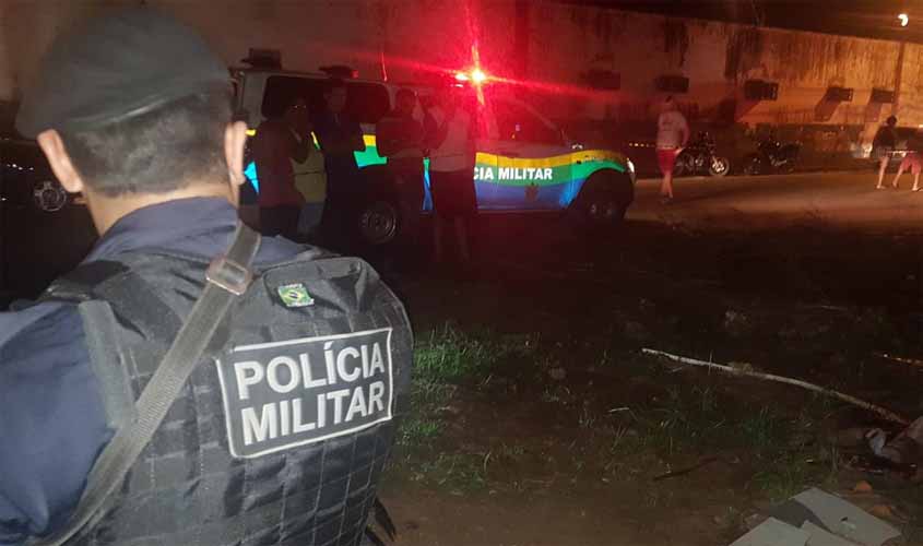 Homem é morto com golpe de faca na veia femoral durante briga em bar