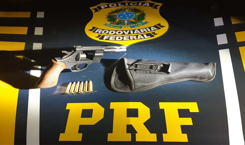  PRF flagra garoto de 14 anos portando revólver e dirigindo caminhonete em RO
