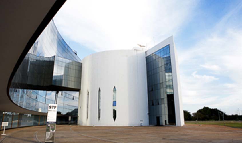 Relator divulga expositores da audiência sobre controle de dados na internet