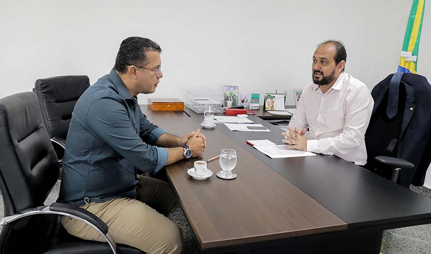 Presidente Laerte Gomes assegura compra de tubos armcos para a linha 21B em Nova Mamoré