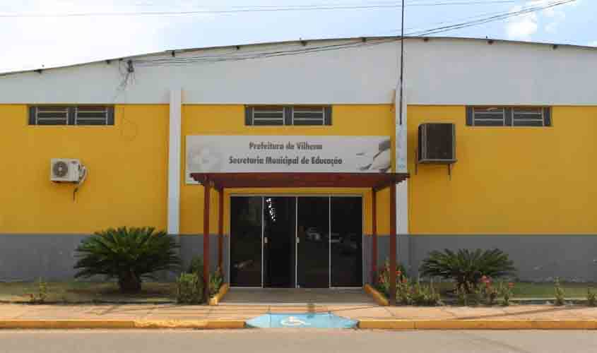 Ano letivo começa apenas com atividades online, enquanto escolas se preparam para possível retorno