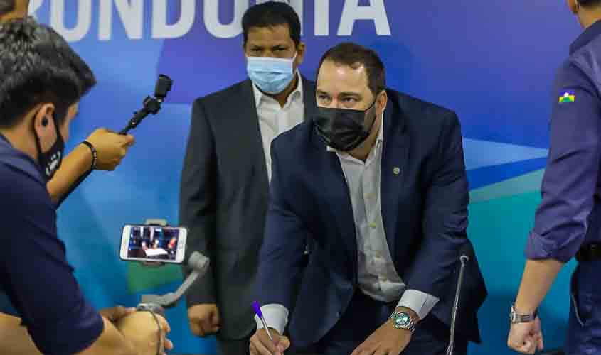 Presidente Alex Redano participa de lançamento do Proampe, programa de microcrédito do Governo