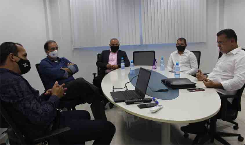 Prefeito e vice buscam parceria com o Sebrae