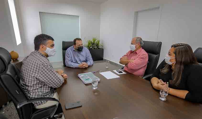 Presidente Alex Redano discute ações em parceria com a Fiero