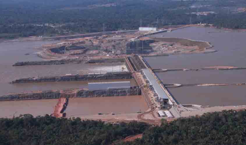 Empreiteira é condenada por transporte insuficiente para empregados com deficiência em Jirau (RO)