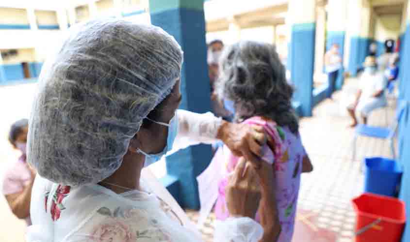 Esperança marca a vida de quem recebe a vacina contra a Covid-19 em Porto Velho