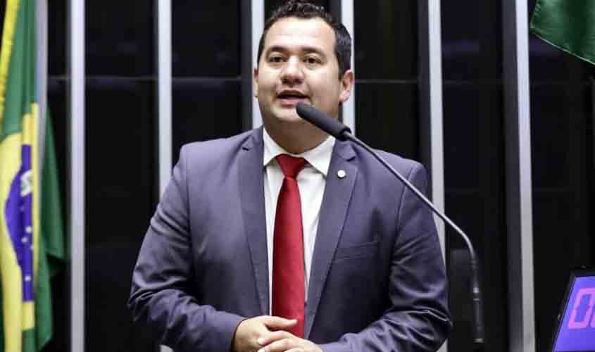 Proposta pune com prisão e multa a propagação de notícias falsas sobre vacinas