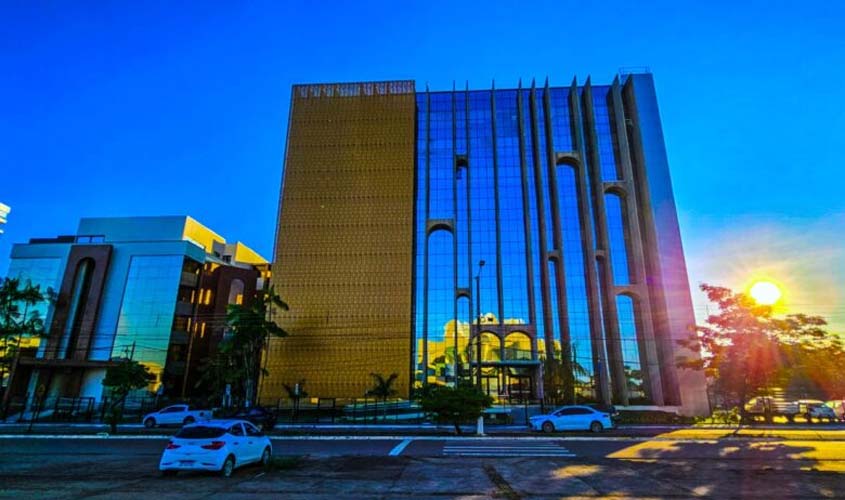 TCE-RO abre vaga com salário acima de R$ 9 mil