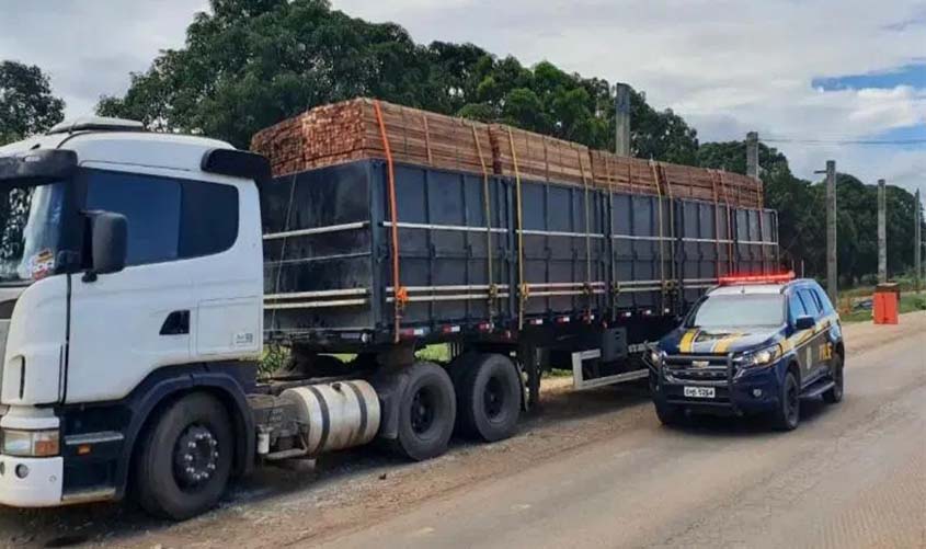 PRF realiza flagrante de transporte ilegal de madeira em Ariquemes/RO