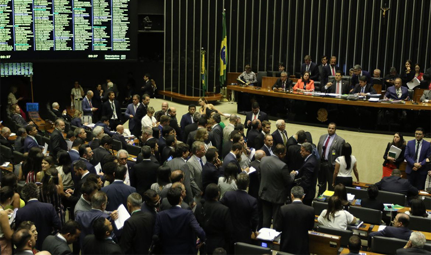 Congresso mantém veto a trechos da MP Médicos pelo Brasil