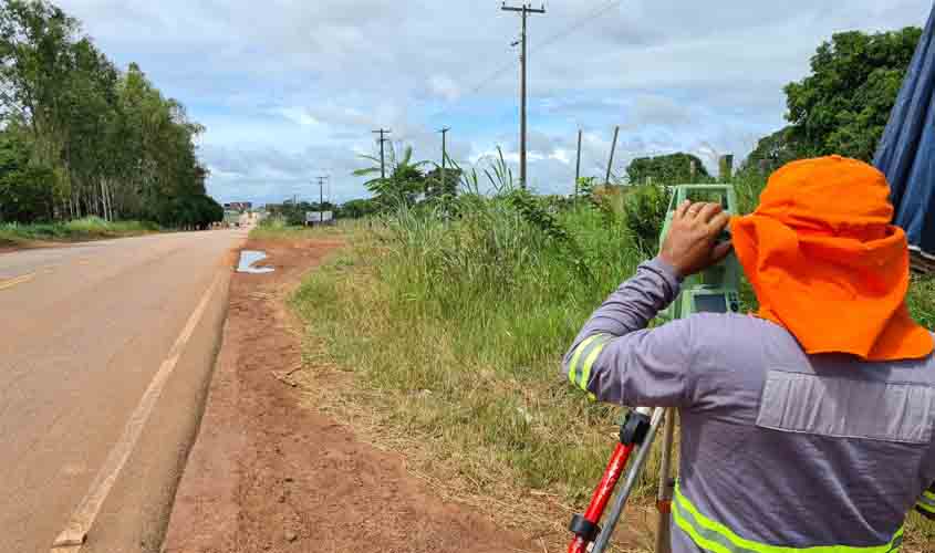 DER executa serviços de topografia na RO-479 para construção de 15 quilômetros de ciclovia