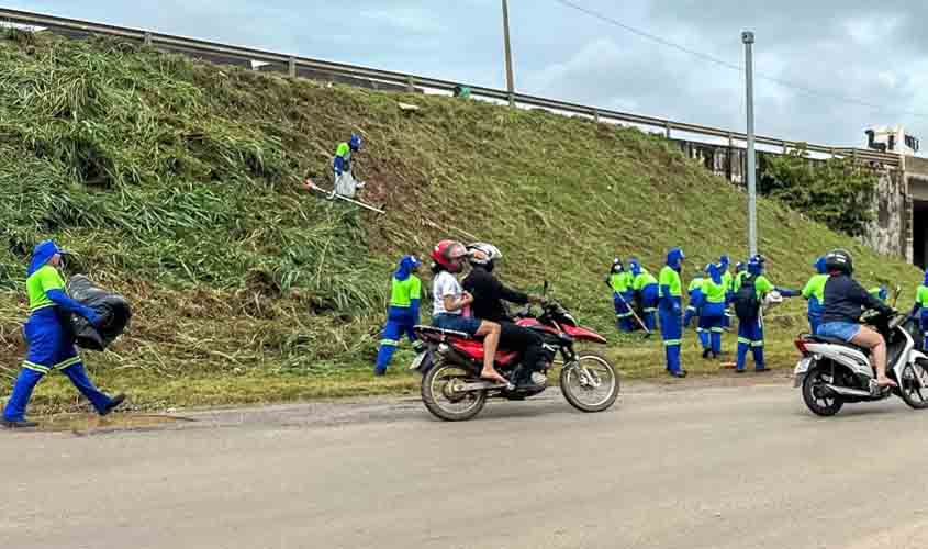 Operação Cidade Limpa realiza limpeza e manutenção no viaduto da Jatuarana
