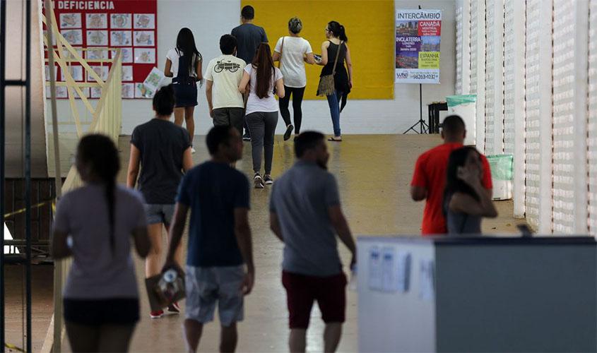 Estados e municípios devem decidir como cumprir calendário escolar