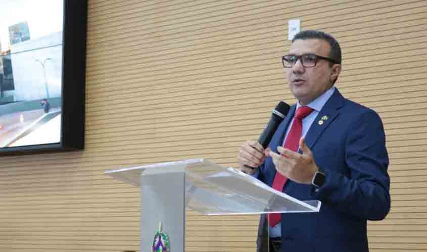 Deputado Alex Silva pede aplicação de multa aos agentes públicos que simularem aplicação de vacina