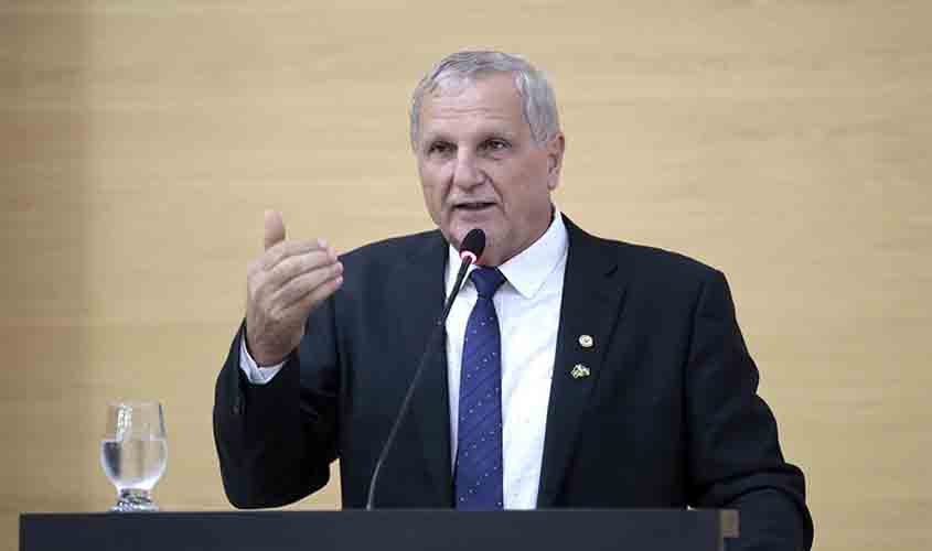 Projeto de Follador estende vacinação a servidores da ação social