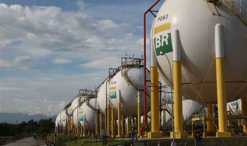 Petrobras anuncia aumento de 39% no gás natural para distribuidoras