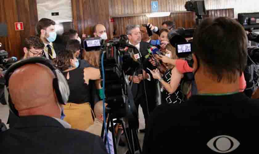 Lira quer votar urgência do projeto das fake news nesta quarta-feira