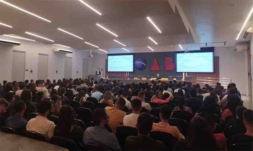 UNESC Cacoal realiza palestra em auditório da OAB