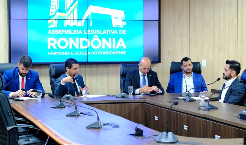 Comissão de Transportes e Obras recebe diretor-geral do DER