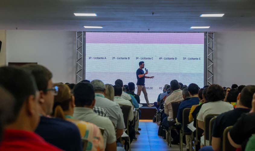 Servidores participam de seminário sobre a nova Lei de Licitações