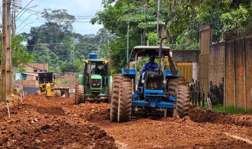 Terraplanagem e drenagem no bairro Planalto ultrapassam 30% de execução