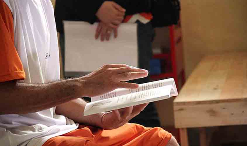 Regulamentada a remição de pena por estudo e leitura na prisão