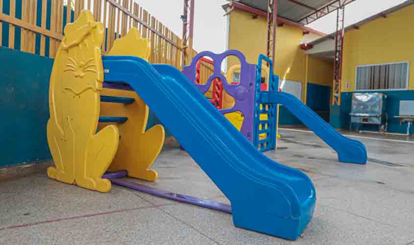 Parquinhos são entregues a 40 escolas da rede municipal de ensino infantil em Porto Velho
