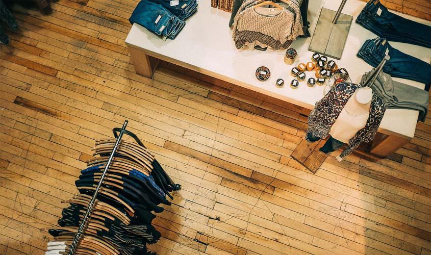 6 Dicas para economizar ao máximo em suas compras de roupas e calçados online