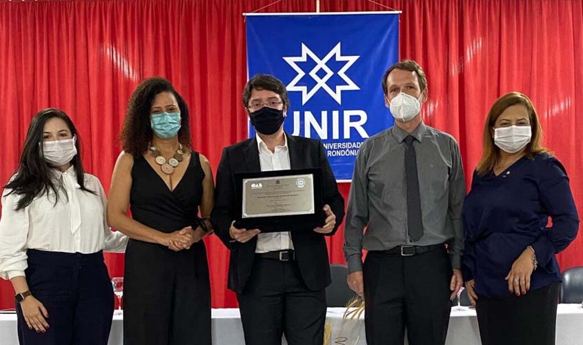 Conselheira federal Julinda da Silva e vice-presidente da Subseção de Cacoal participam de cerimônia de entrega do Selo de Qualidade OAB Recomenda à Unir