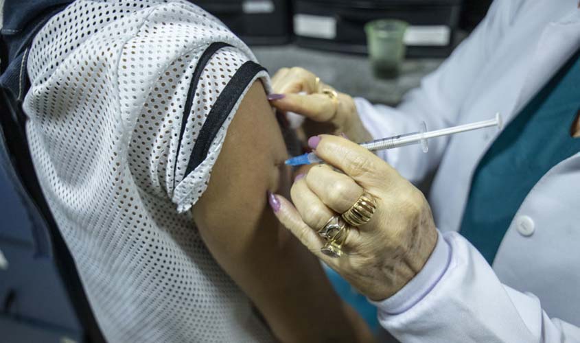 Dia de Multivacinação acontece neste sábado (6) na Unidade de Saúde Renato Medeiros