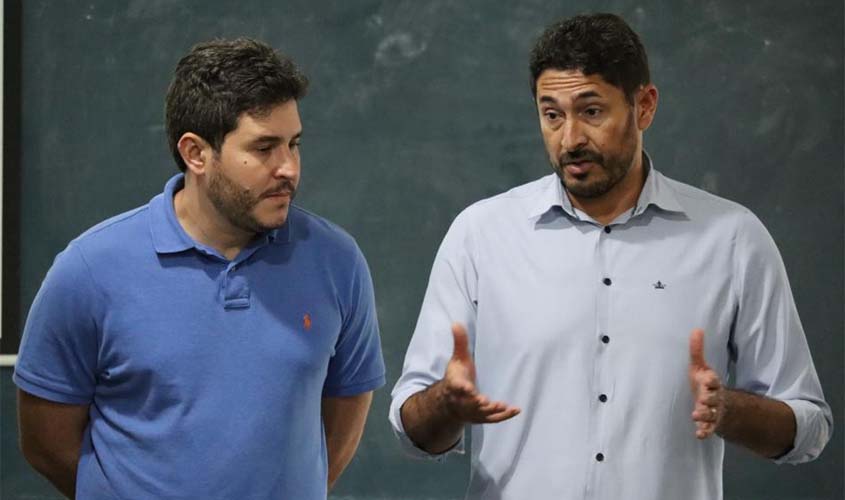 Presidente Márcio Pacele fiscaliza obras na Ponta do Abunã, ao lado do deputado federal Maurício Carvalho