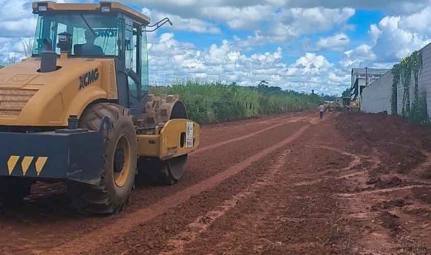 Prefeitura de Porto Velho instala tubos de drenagem na Estrada Araras