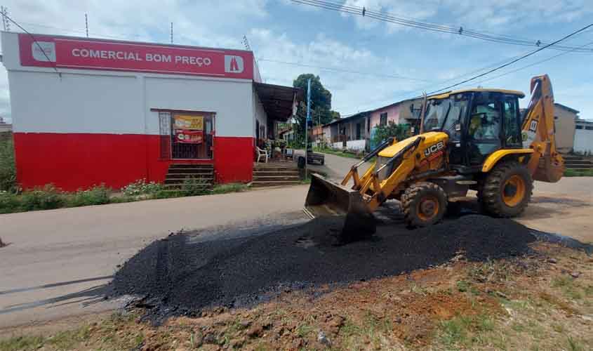 Prefeitura realiza operação tapa-buracos na Estrada da Areia Branca, zona Sul de Porto Velho
