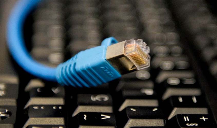 Contratos de banda larga crescem 0,46% em abril, diz Anatel