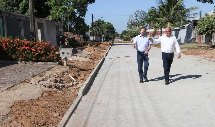 Acir e Marcito vistoriam aplicação de R$ 7 milhões em pavimentação