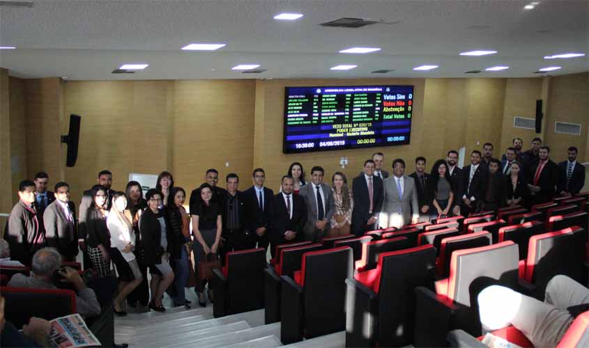 ALE derruba veto de governador ao projeto de lei sobre piso salarial de advogados