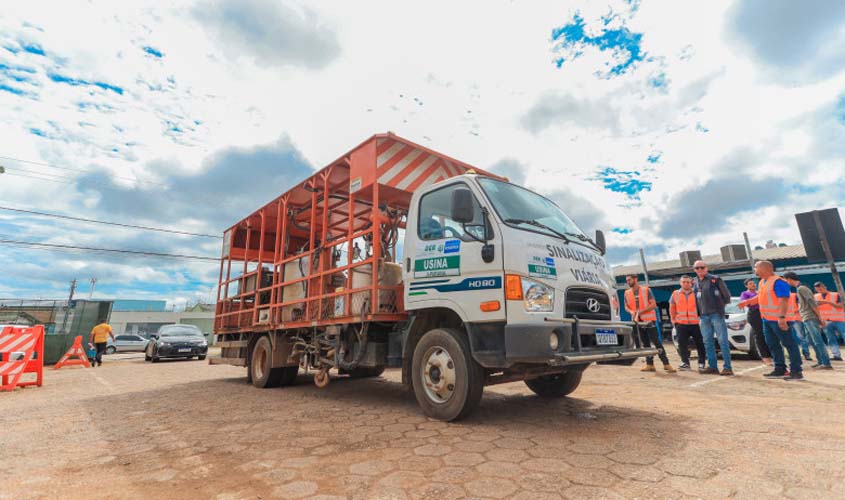 Prefeitura inicia treinamento de servidores para sinalização horizontal de 500 quilômetros de rua da capital