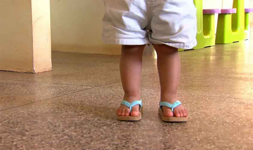 Crianças pequenas são mais expostas a riscos climáticos, mostra estudo