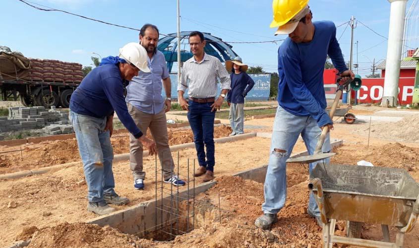 Presidente Laerte Gomes visita canteiro de obras do complexo Beira Rio Cultural em Ji-Paraná