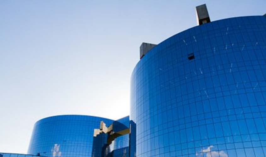 PGR pede que senador e ex-deputado federal comprovem pagamento de multa