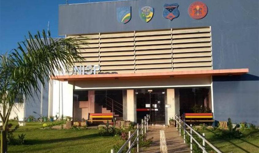 Comerciante de 63 anos é detido após policiais encontrarem objetos de origem duvidosa em seu bar