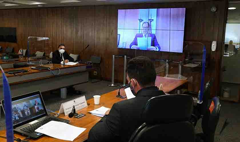 Desinformação e fake news são entrave no combate à pandemia, aponta debate