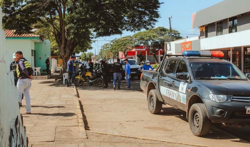 Operação Legalidade: Semtran e PM fiscalizam táxis, mototáxis e veículos de aplicativos