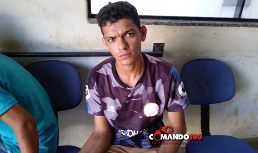 PM recupera moto furtada e encontra drogas em esconderijo