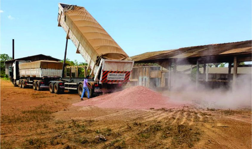 Produtores rurais são beneficiados com a entrega de mais de mil toneladas de calcário