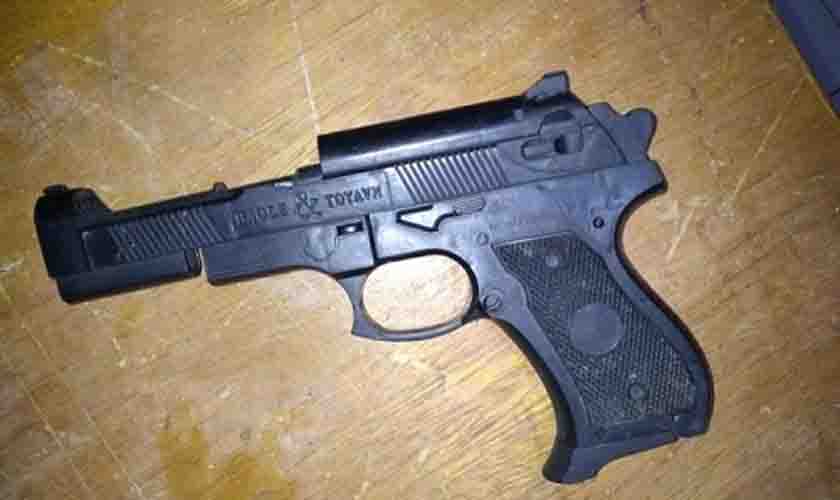 Adolescente é apreendido pela PMRO com simulacro de arma de fogo