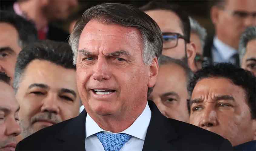 Defesa de Bolsonaro diz que foi surpreendida com prisão domiciliar