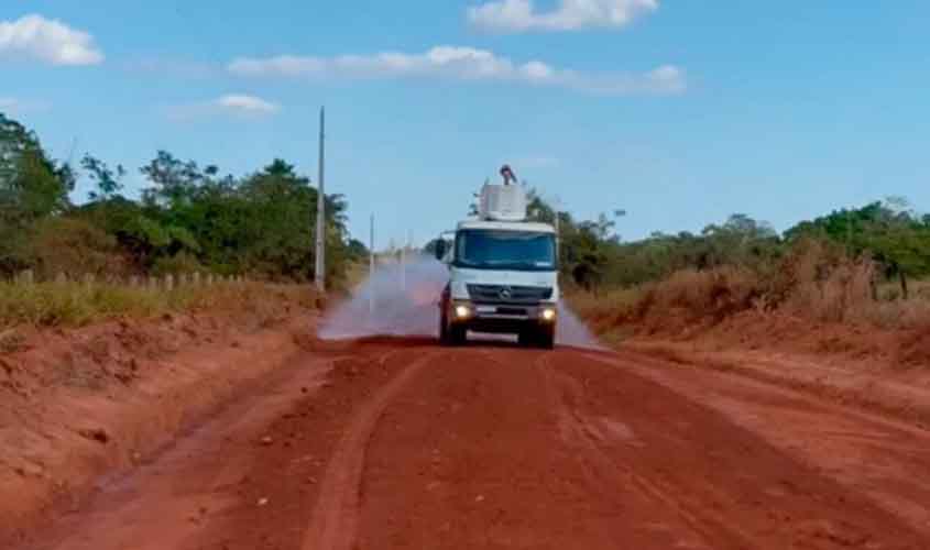 Serviços de manutenção são realizados na RO-140, no distrito de Colina Verde, em Governador Jorge Teixeira